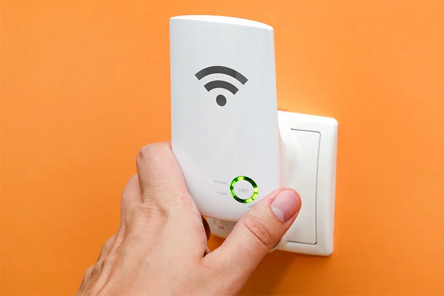 The Limits of Daisy-Chaining Wi-Fi Extenders - Featured Image - Smaller