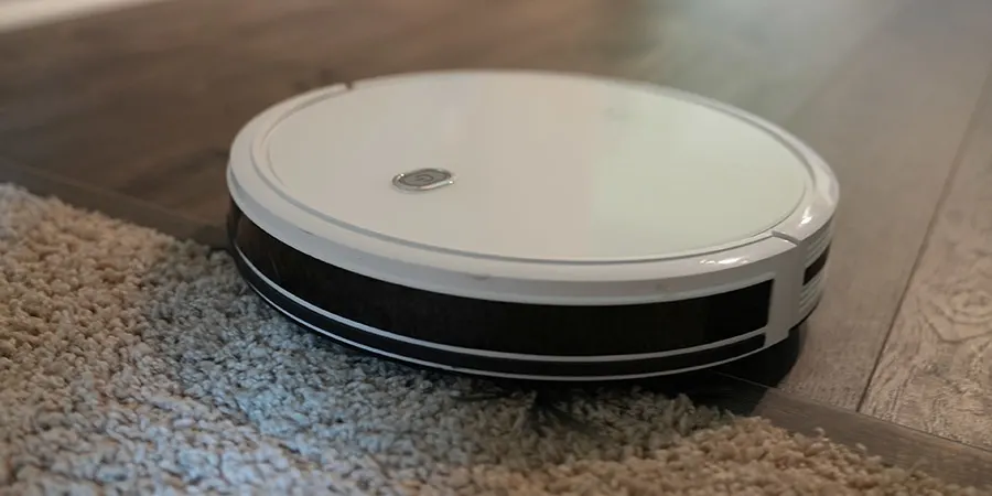 Robot Vacuum Going From Hardwood Flooring to Carpet with Lip