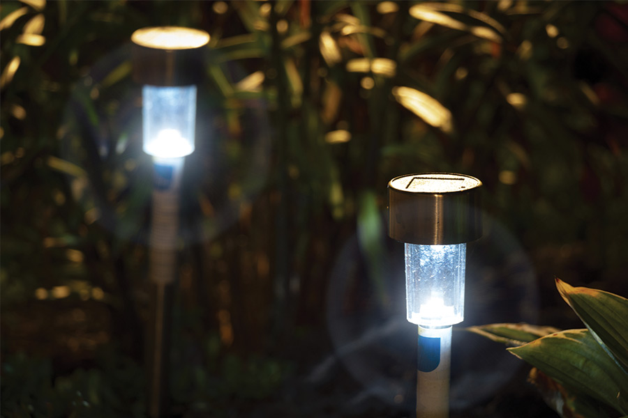 Night garden lights with solor panels