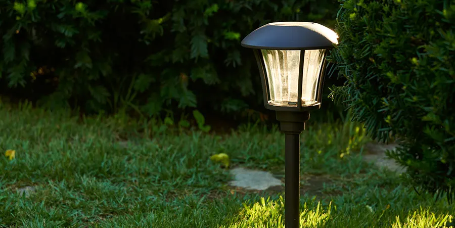 Solar light for outdoor pathway