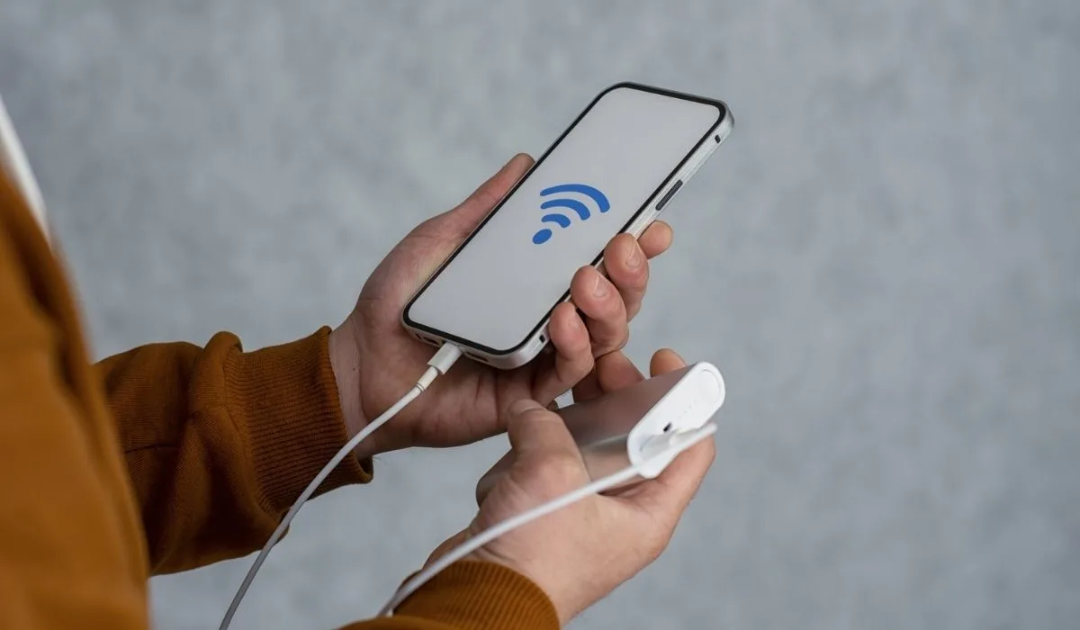 Man holding a smartphone