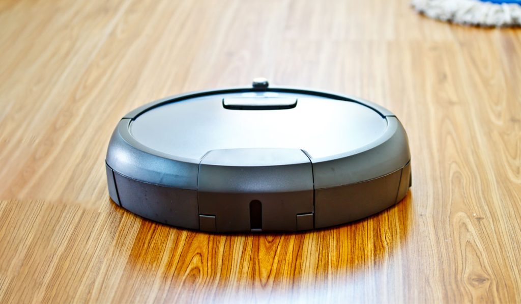 floor cleaning robot and traditional mop in laminate floor