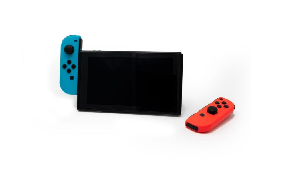 Hybrid video game console with switch detachable controllers on both sides