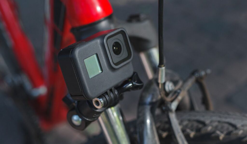 Экшн-камера на руле велосипеда