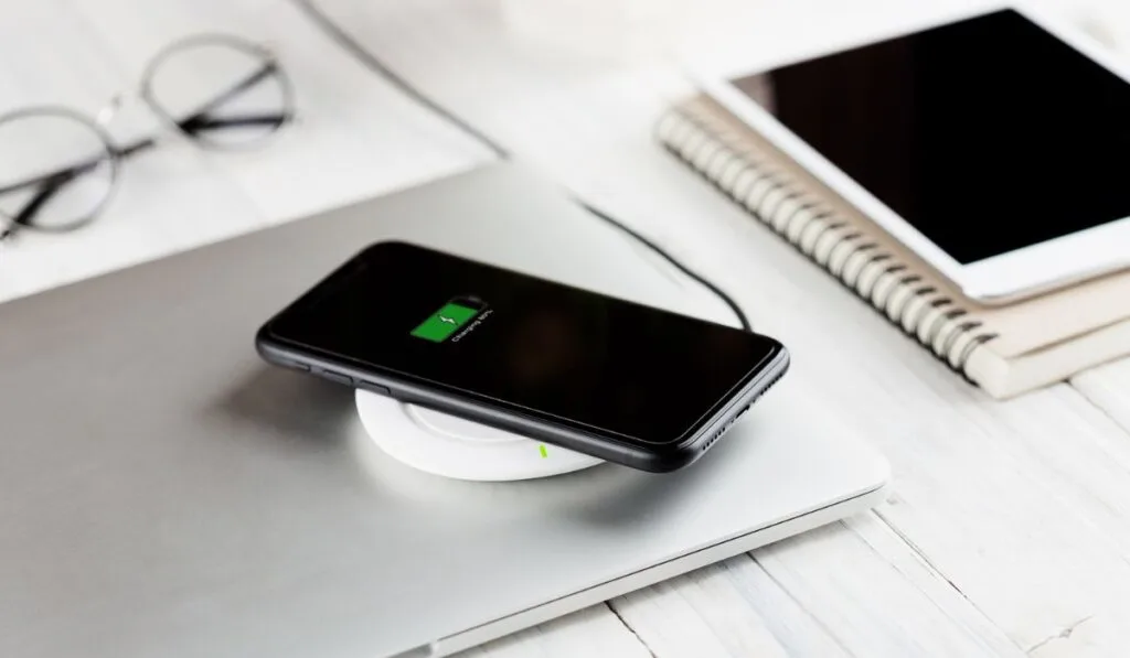 Phone charging on wireless charger new technology