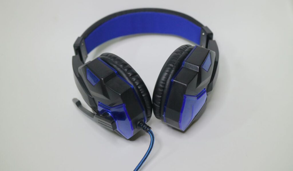 Black and blue color of headphone gaming gear 