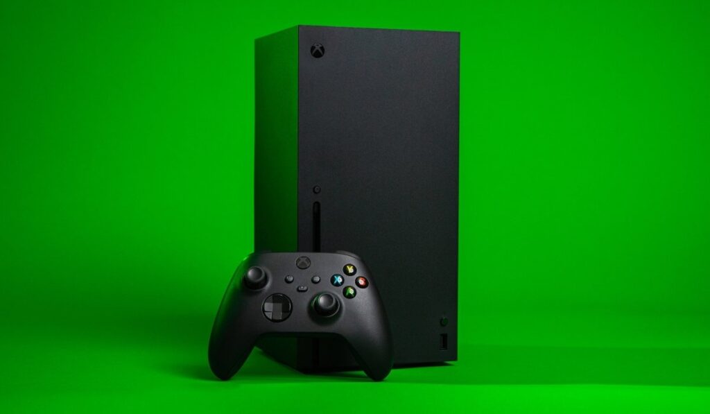 Xbox Series X на зеленом фоне