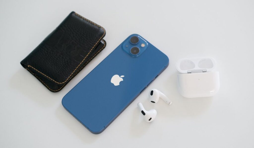 Apple iPhone 13 Синий Airpods 3
