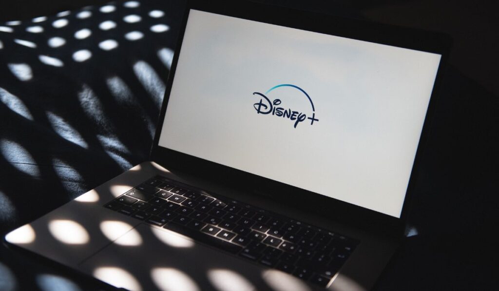 Просмотр Disney Plus на MacBook Pro