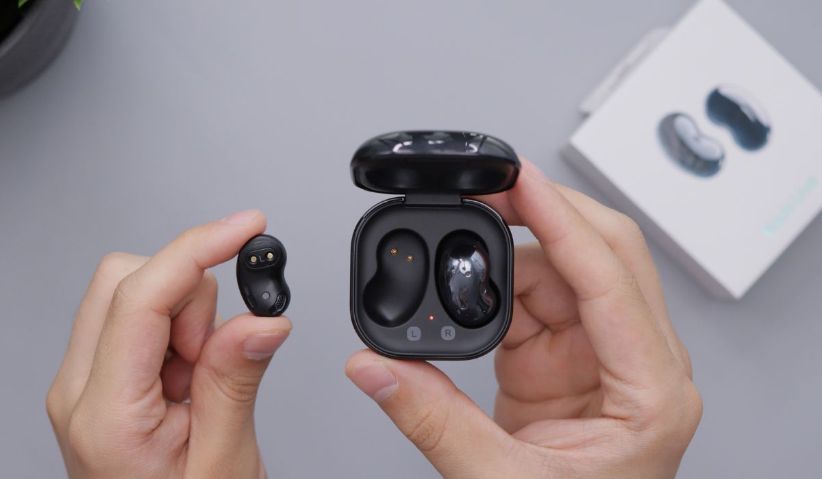 How To Pair Samsung Earbuds With A Laptop (PC Or Mac)